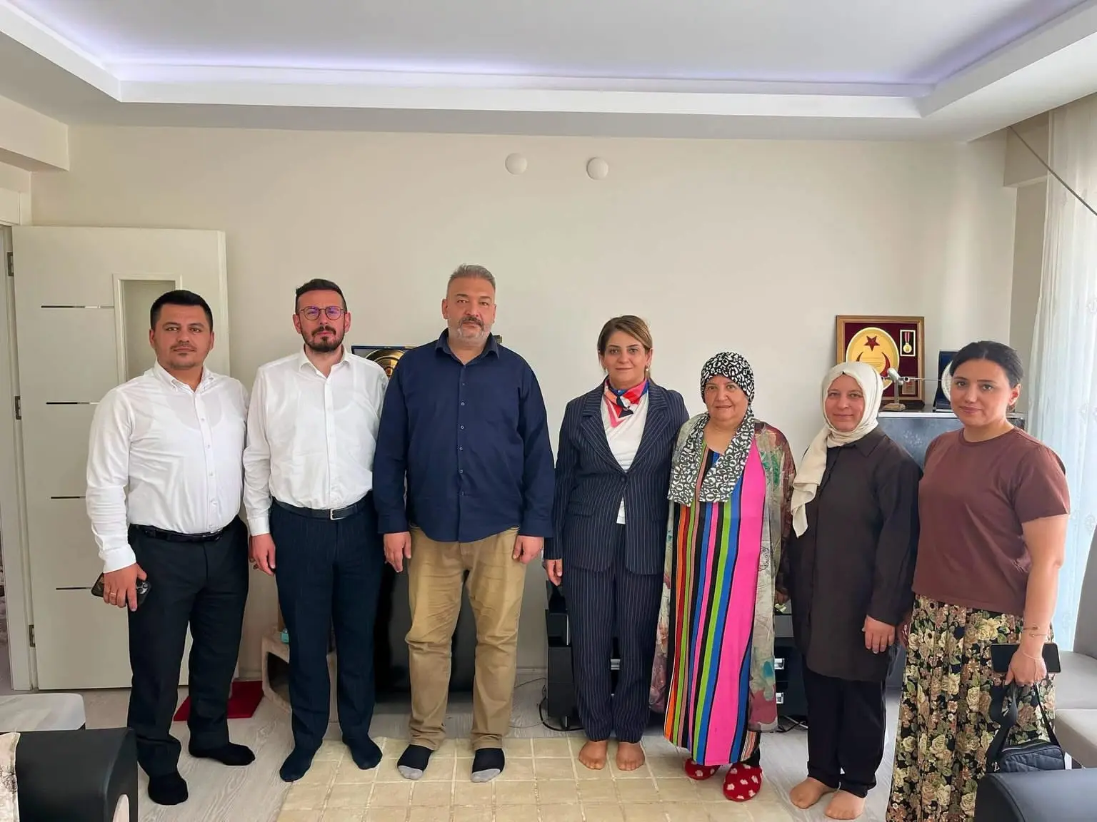 Kadın Kolları Başkanlığı, gaziyi ziyaret etti