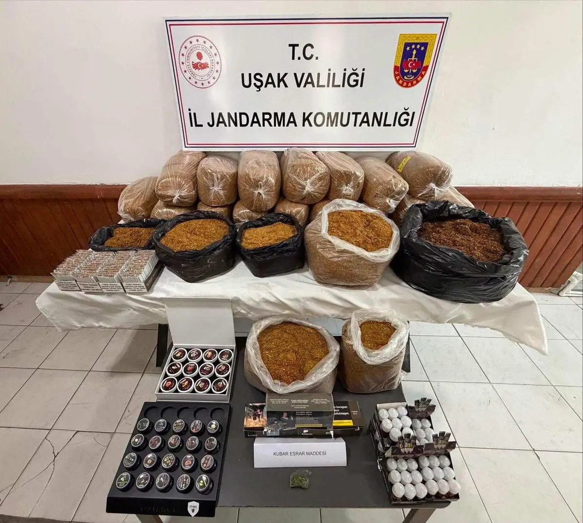 Sivaslı'da uyuşturucu ve tütün ele geçirildi