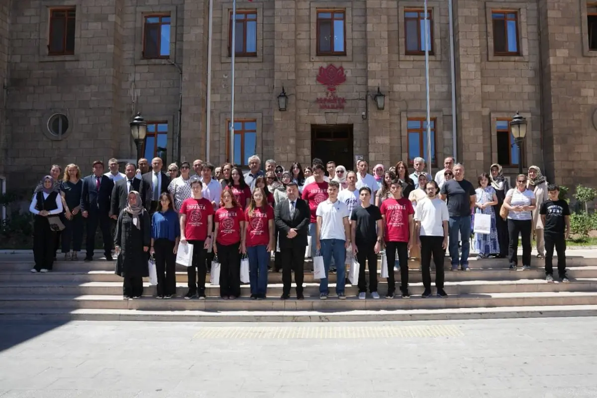Isparta'da LGS ve YKS Ödül Töreni Düzenlendi