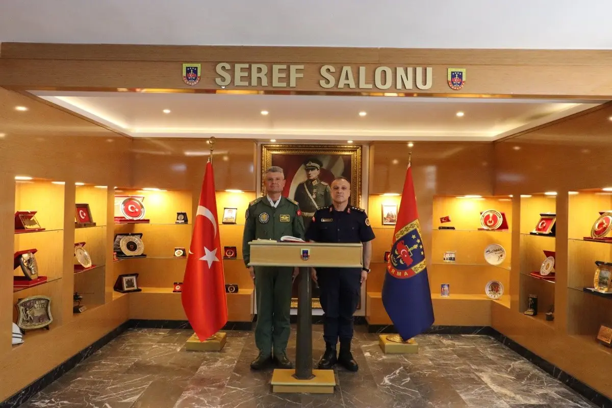 Tuğgeneral Bozkurt'tan Jandarma Komutanına Ziyaret
