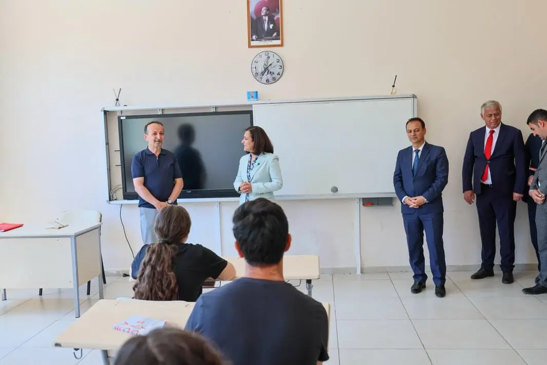 Vali Tülay Baydar Bilgihan okul ziyareti gerçekleştirdi