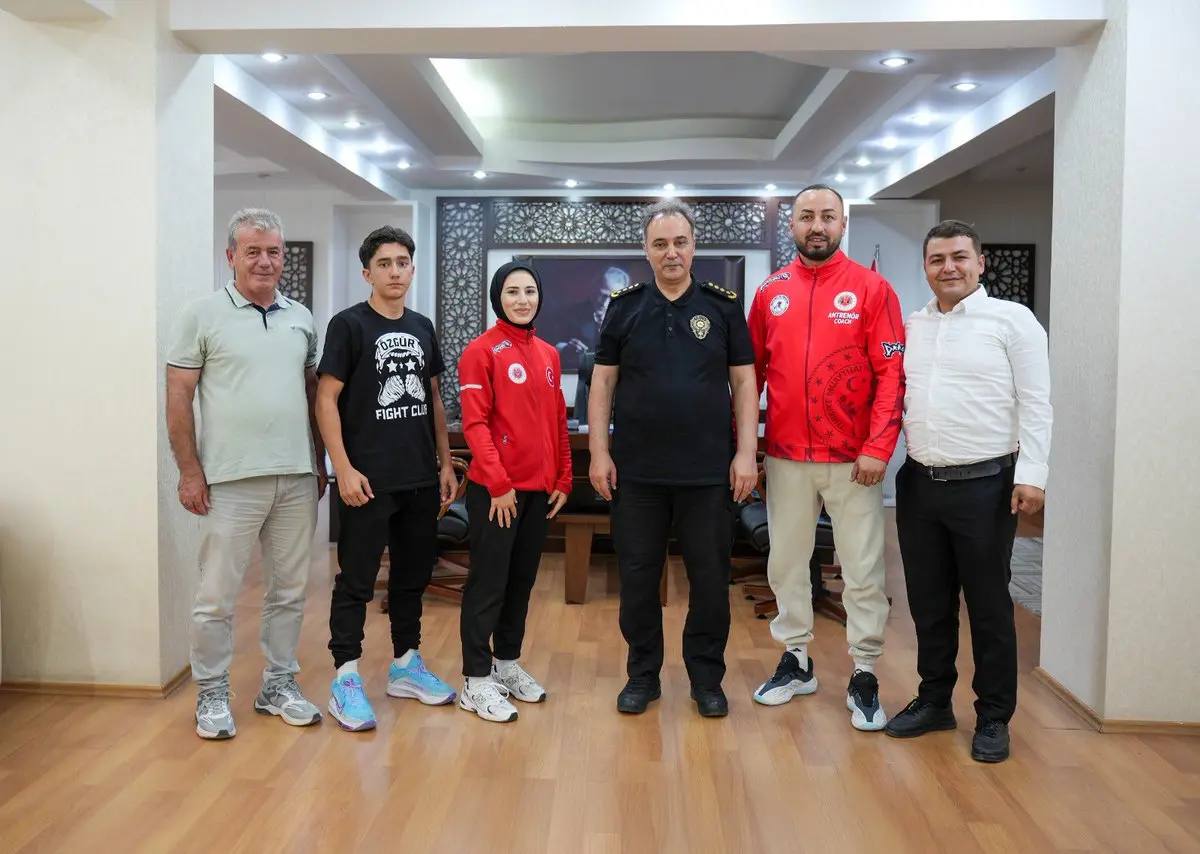 Başarılı sporcular emniyet müdürünü ziyaret etti