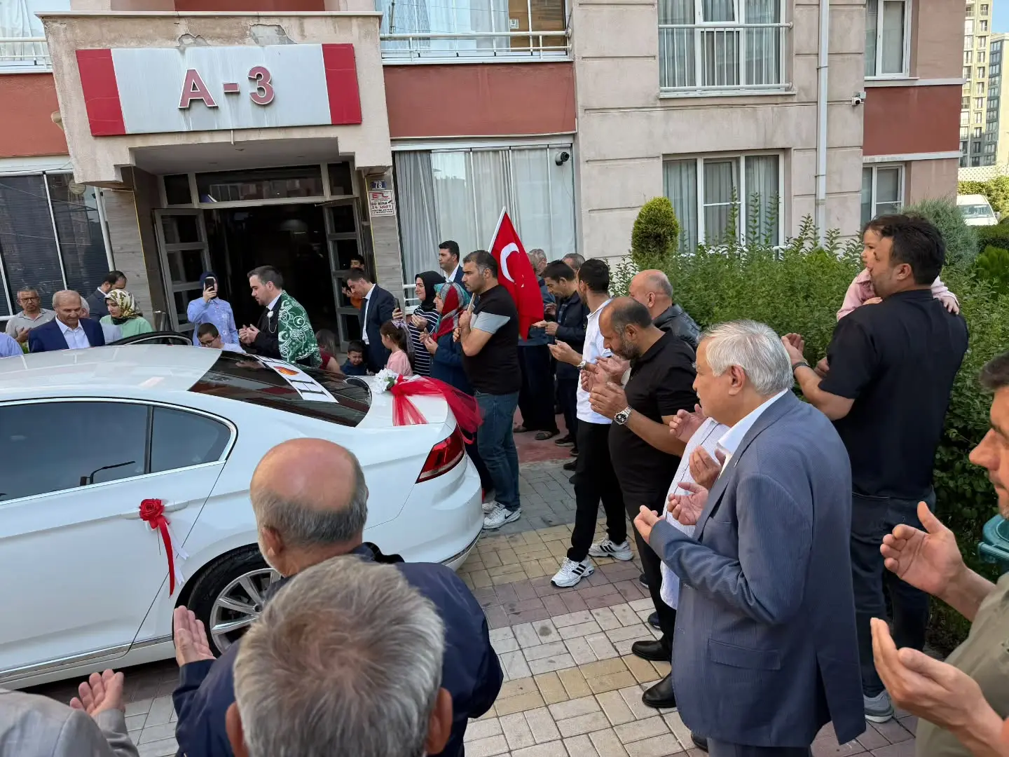 Düğün törenine katılım sağlandı
