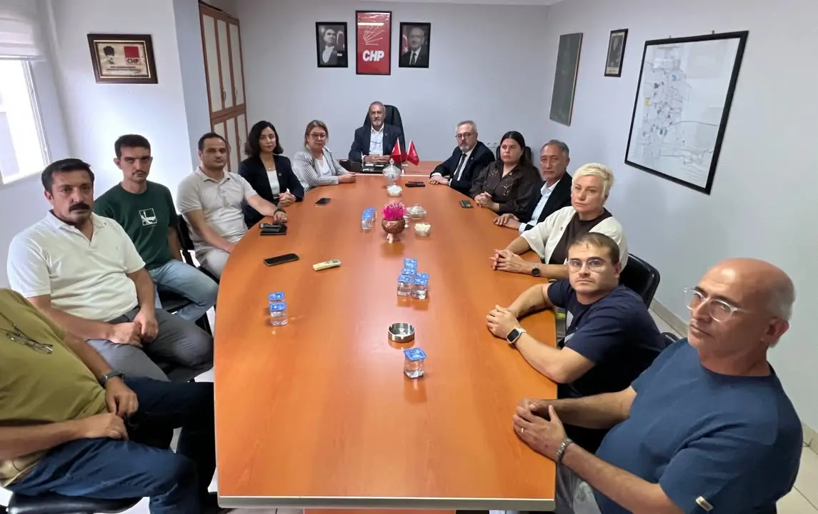 CHP Turgutlu'da saldırı sonrası toplantı gerçekleştirdi