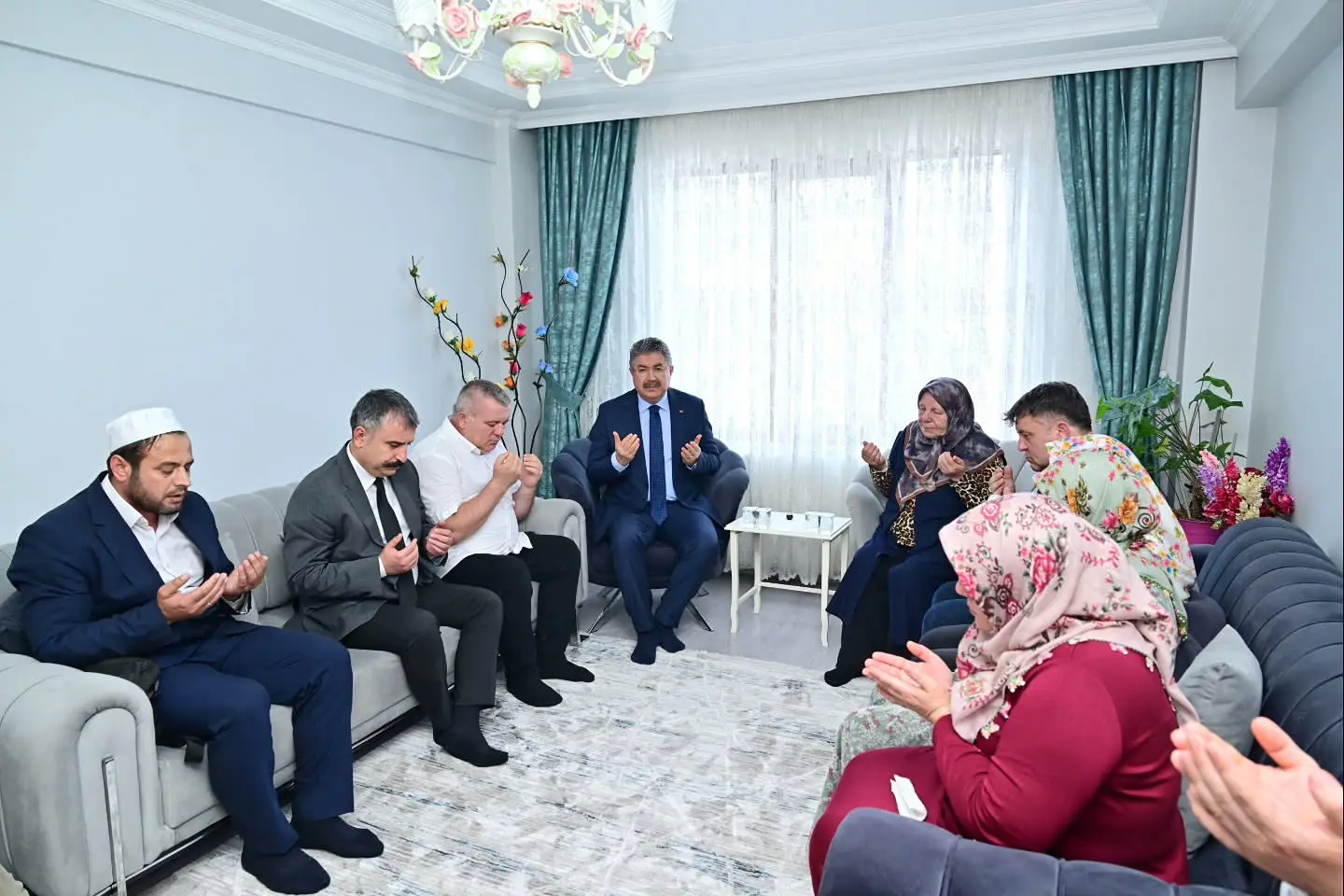 Vali Yılmaz, Kıbrıs Gazisi Tınmaz'ın Ailesini Ziyaret Etti