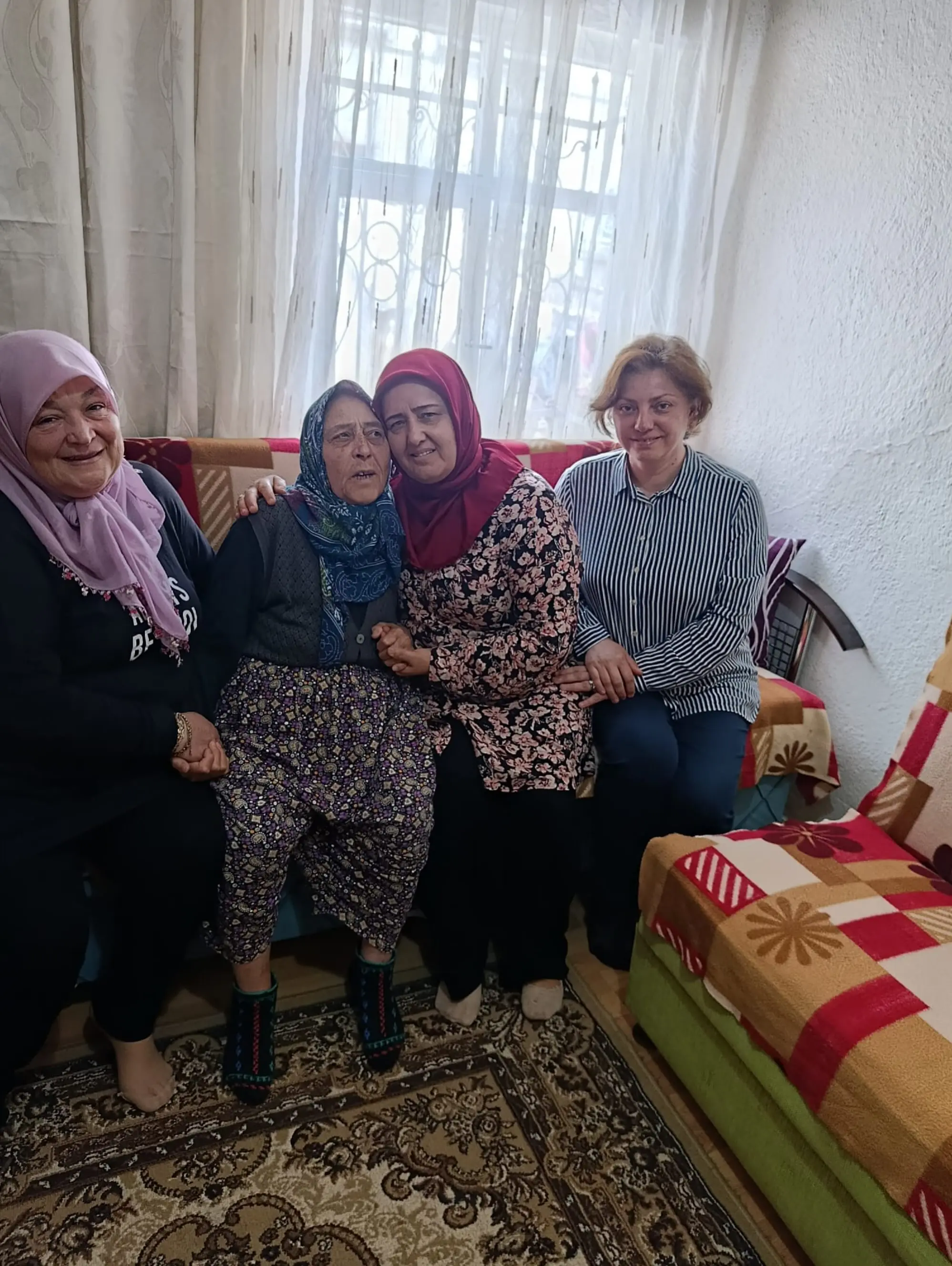 Kadın Kolları Büyükleri Ziyaret Etti