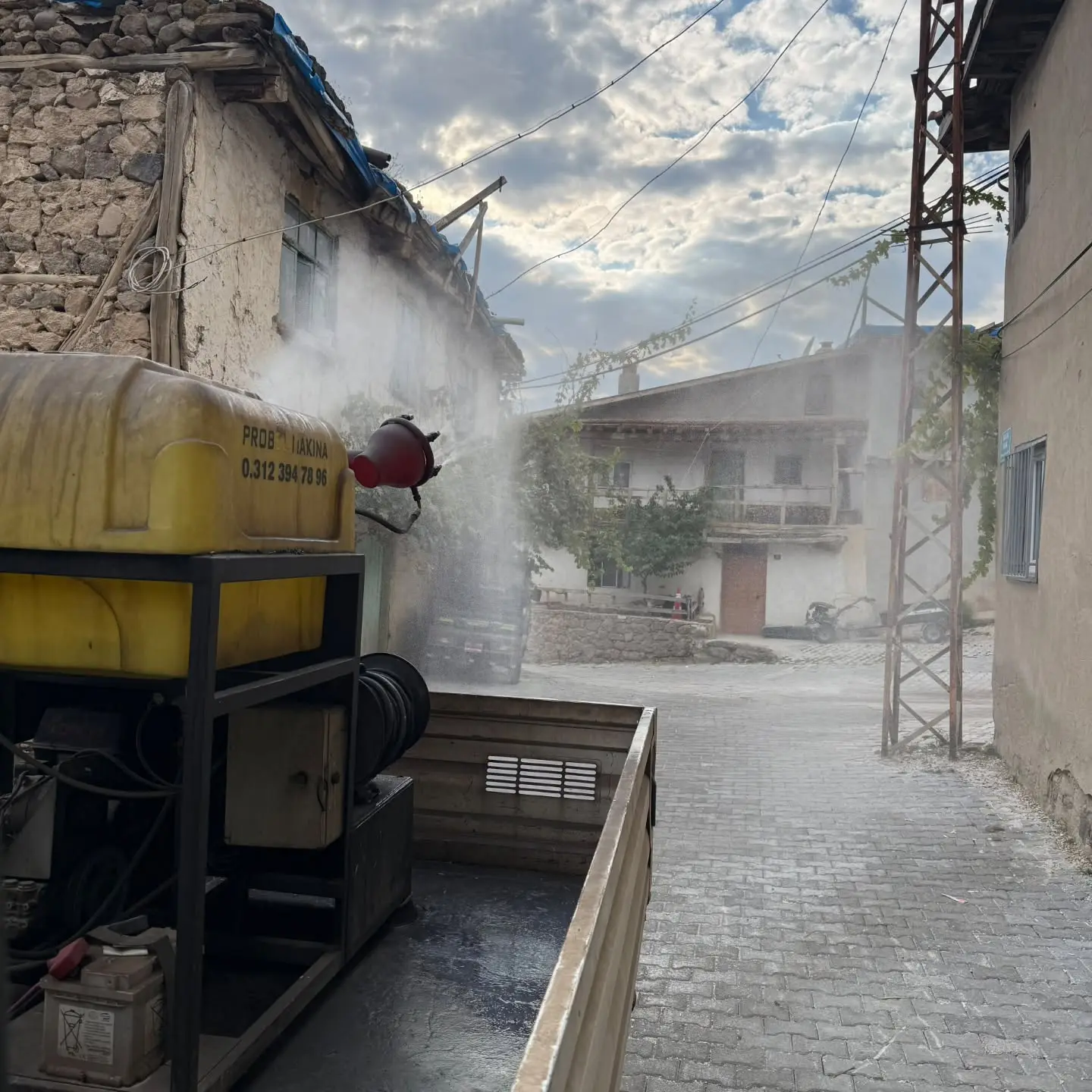 Kasabada haşere ilaçlama çalışmaları başladı
