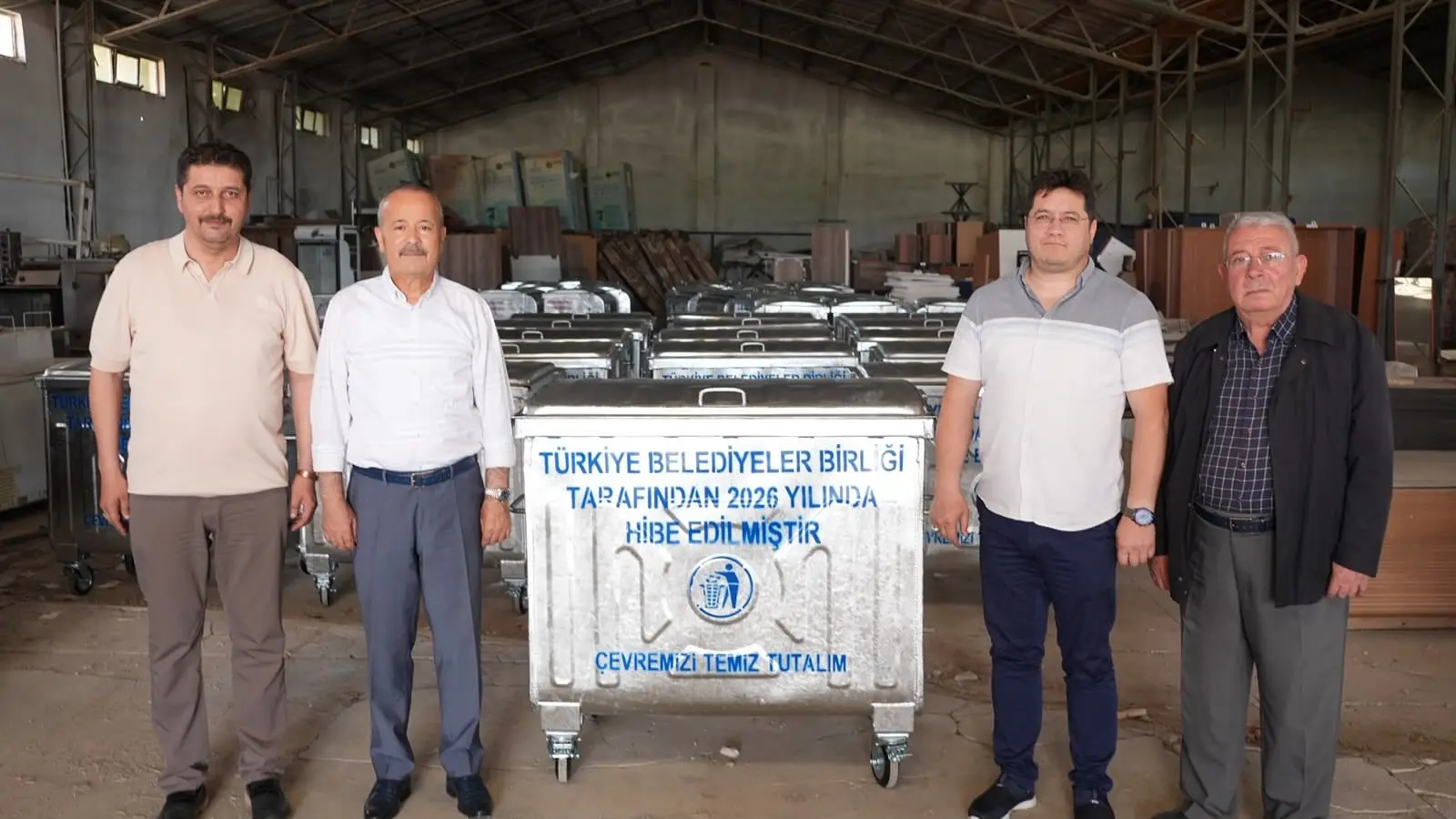 Yeni çöp konteynerleri Bolvadin'e teslim edildi