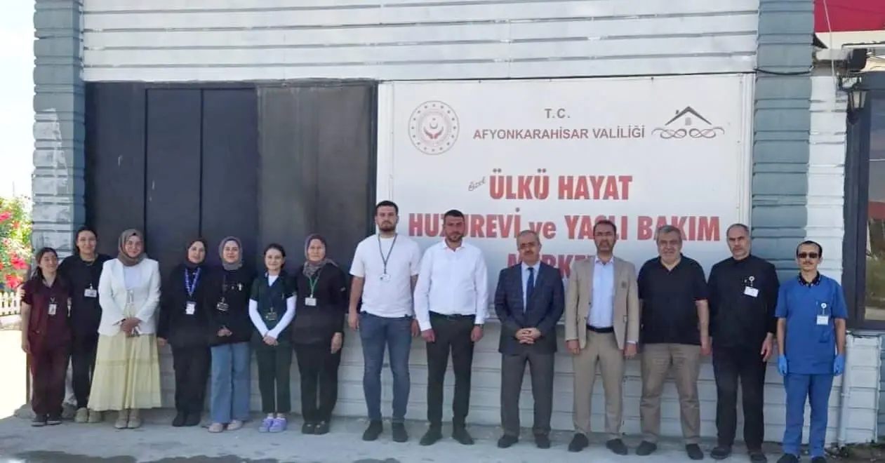 İl Müdürü ve Yardımcısı Huzurevi'ni Ziyaret Etti