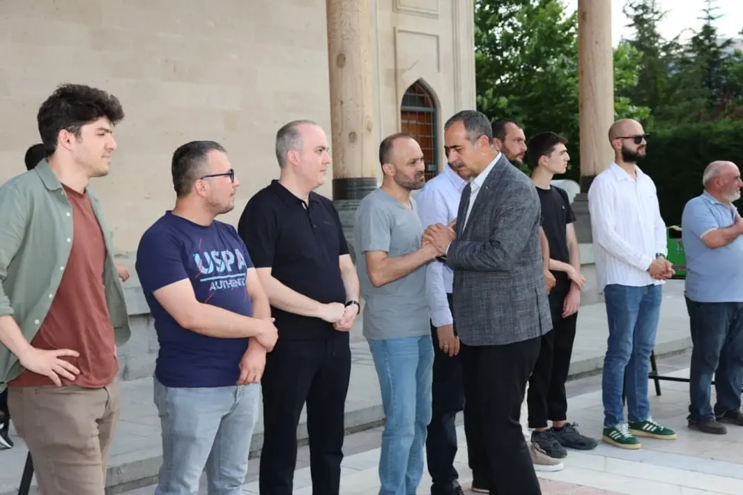 Cenaze törenine katılım gösterildi