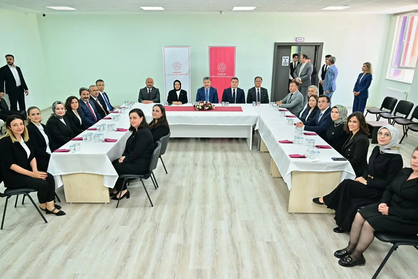 Vali Yılmaz, özel eğitim öğretmenlerini ziyaret etti