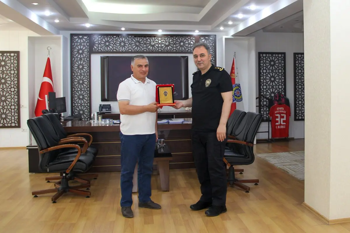 Emekli Polis Memuruna Plaket Töreni