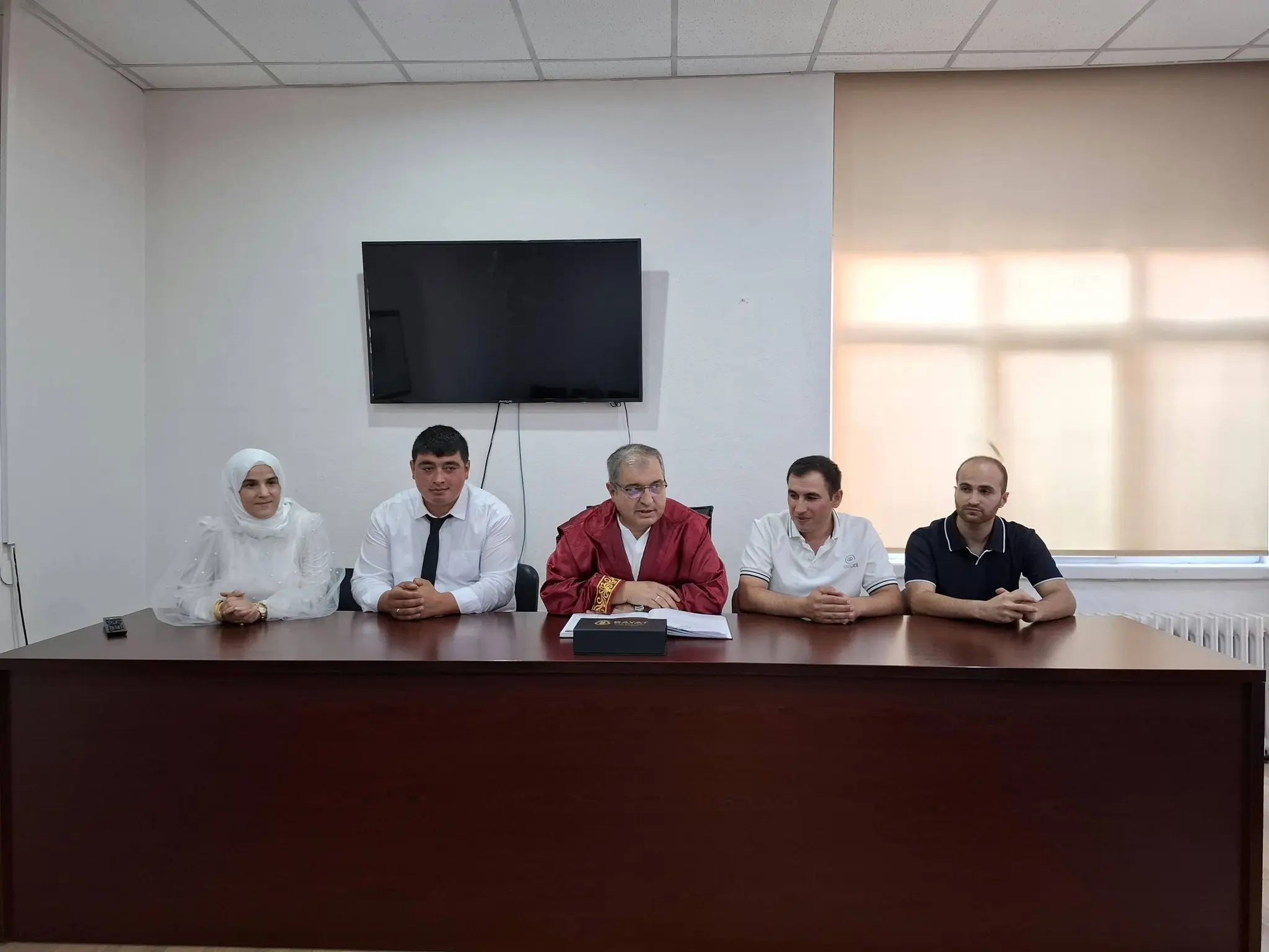 Bayat Belediyesi, yeni evli çifte mutluluk dileklerinde bulundu
