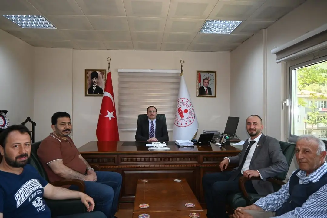 Kaymakam Türkler, Anahtar Parti'yi kabul etti
