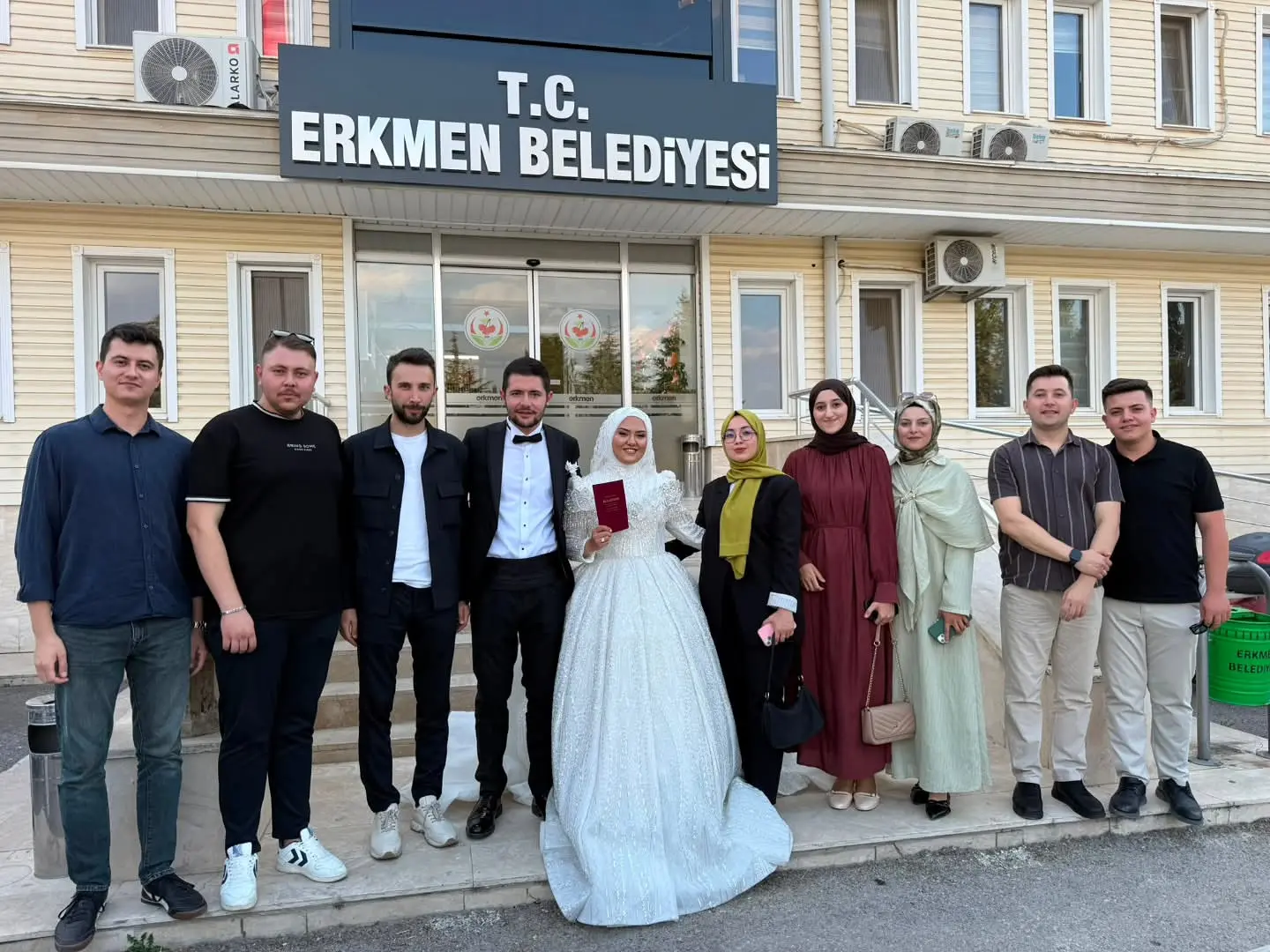Nikah törenine katılarak mutluluklarına ortak oldular