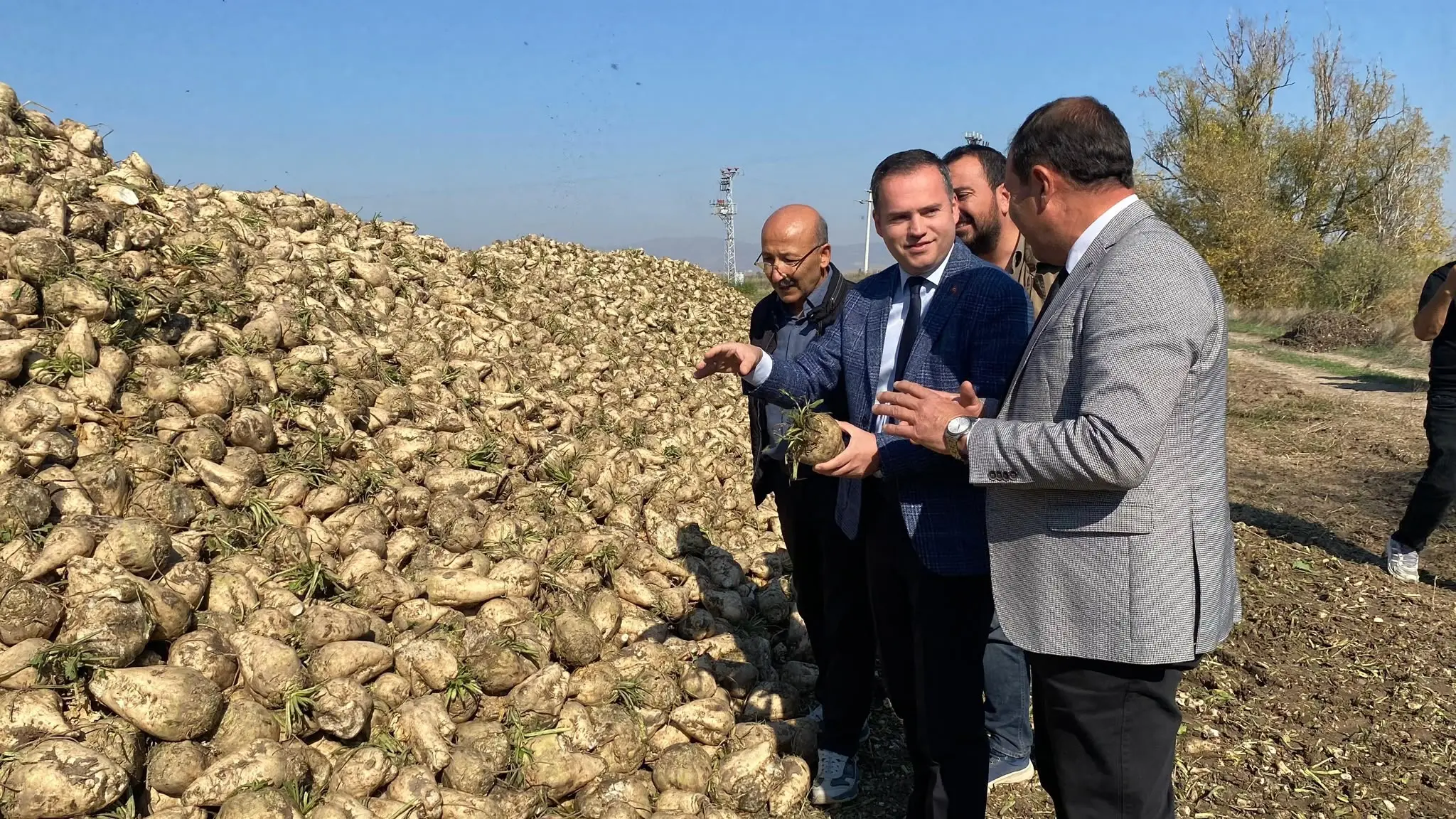 Kaymakam Sönmezel'den Şeker Pancarı Hasadı Ziyareti