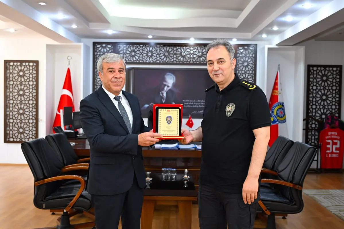 Emekli Polis Memuruna Plaket Töreni