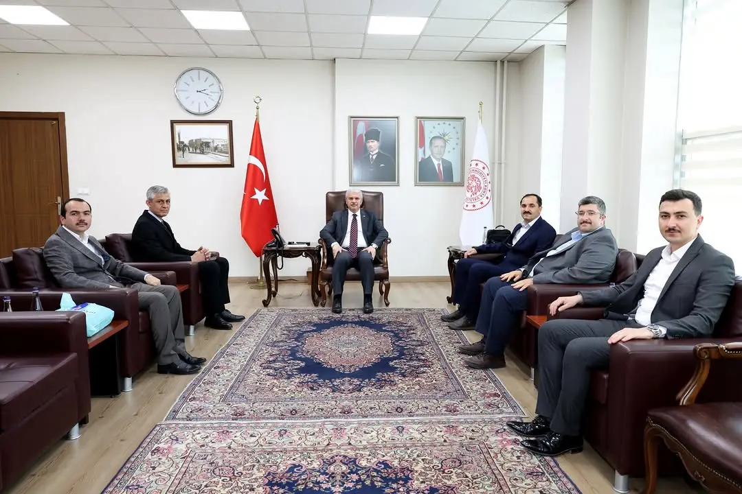 Hayrat Vakfı Başkanı'ndan Vali Akın'a Ziyaret
