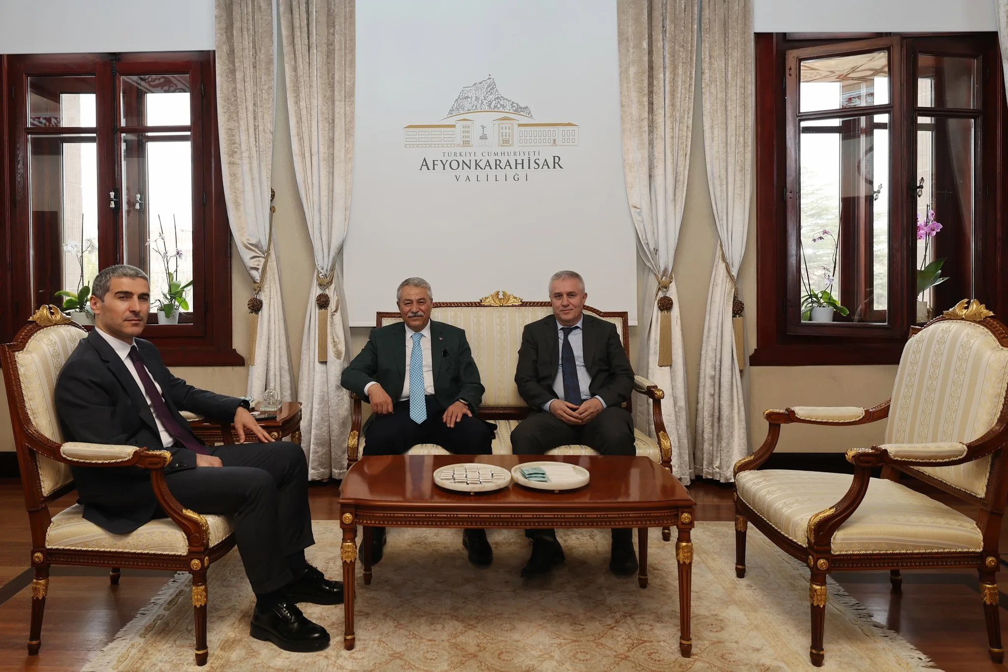 AK Parti Yetkilileri, Denizli Valisi'ni Ziyaret Etti