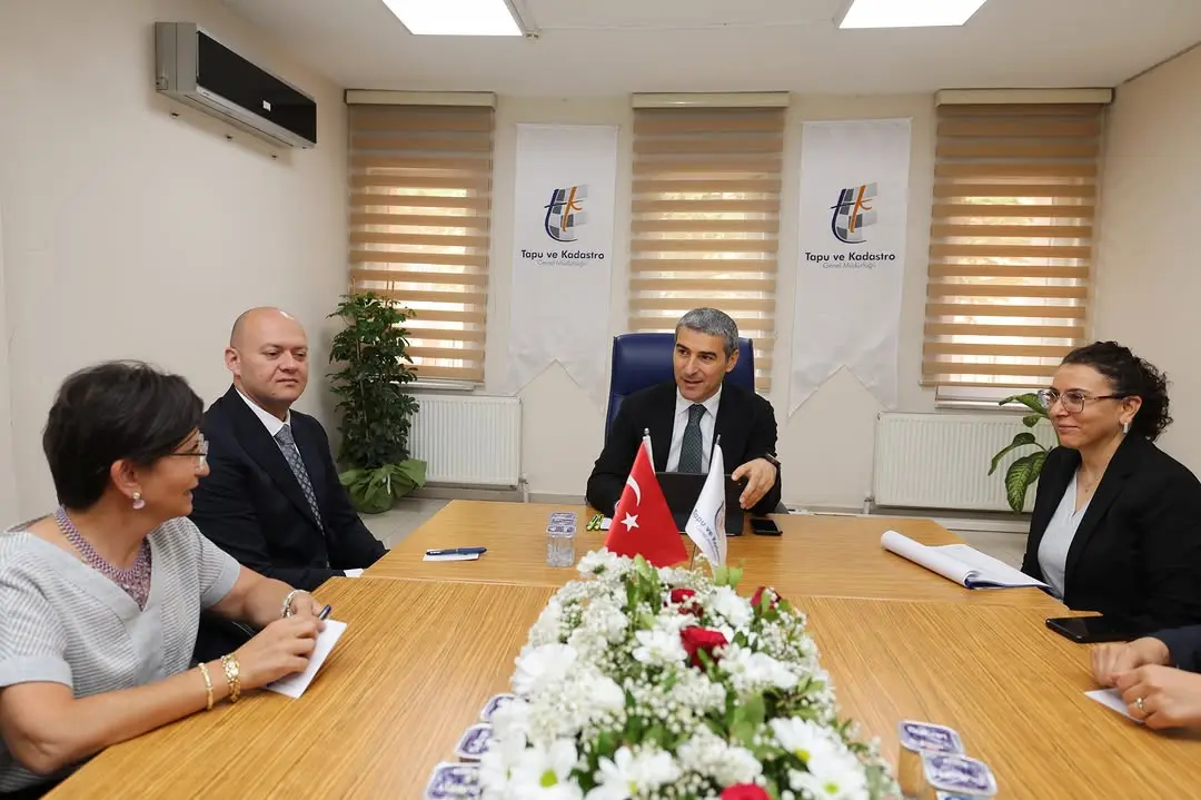 Vali Aktaş, Tapu Müdürlüğü'nü Ziyaret Etti