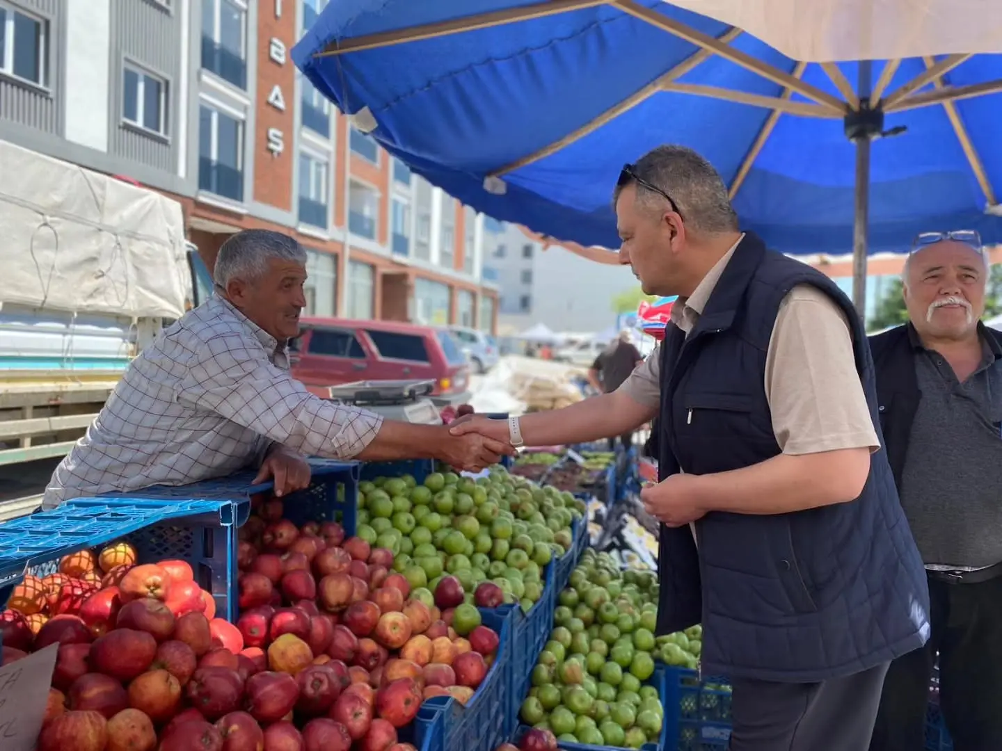 Emirdağ Cumartesi Pazarı yoğun ilgi gördü