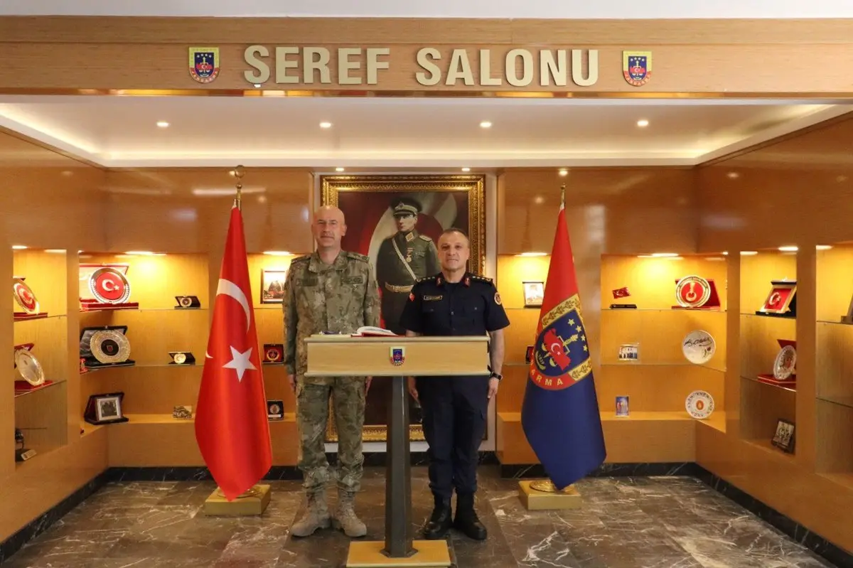 Tümgeneral Aşık'tan Jandarma Komutanlığı'na Ziyaret