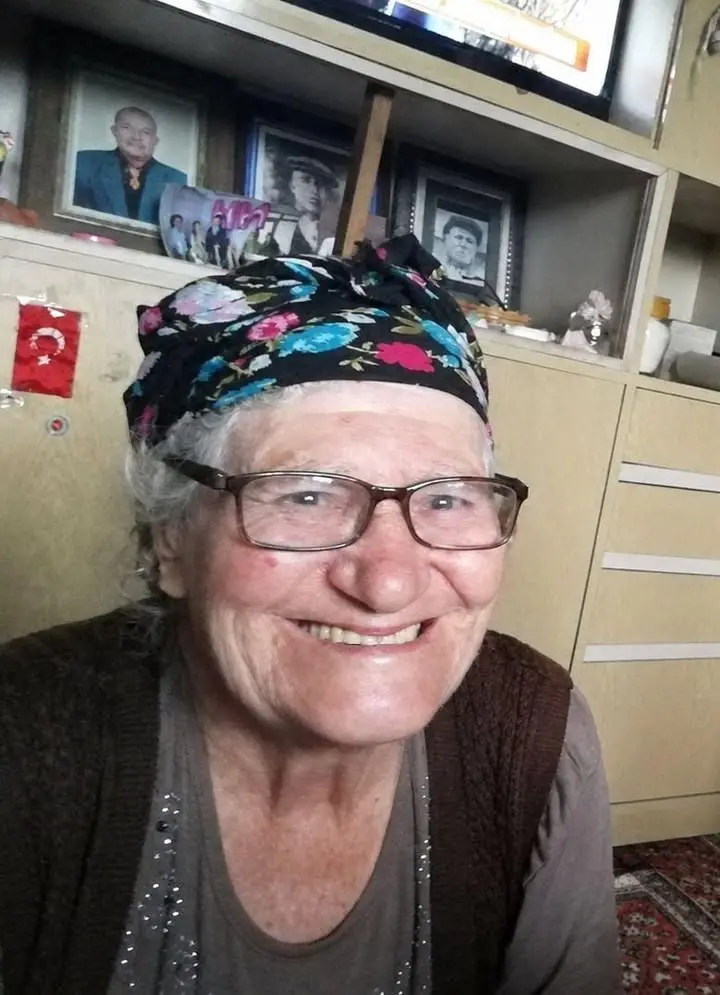 Dereçine'de Nazmiye May vefat etti