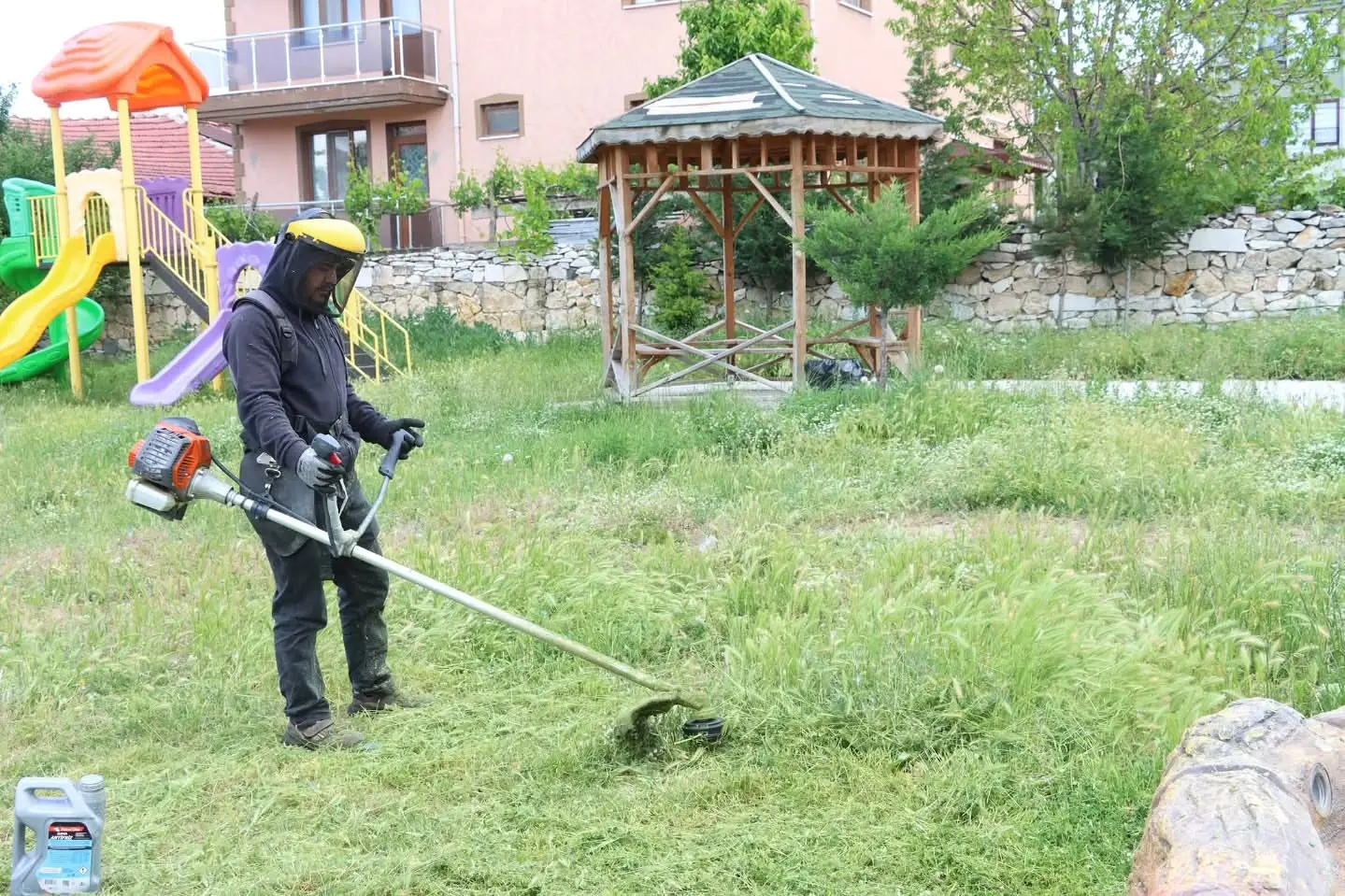 İscehisar'da park ve yeşil alan çalışmaları sürüyor