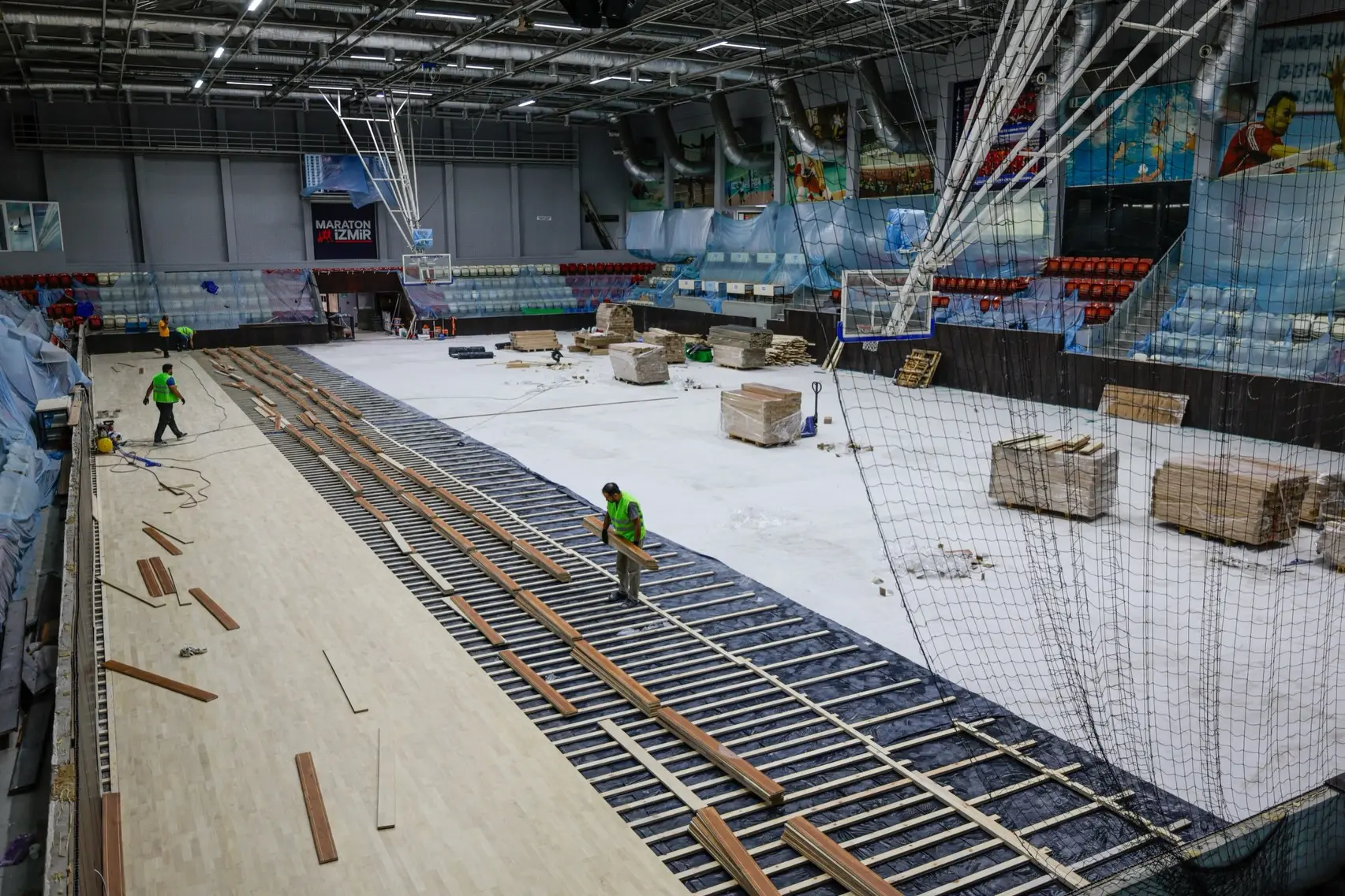 Celal Atik Spor Salonu'nda yenileme çalışmaları başladı