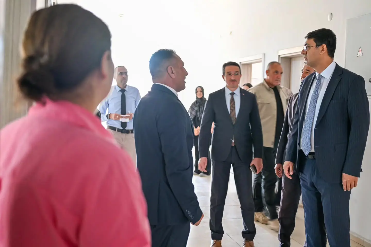 Vali Kartal, Sosyal Yardım Vakfı'nı Ziyaret Etti