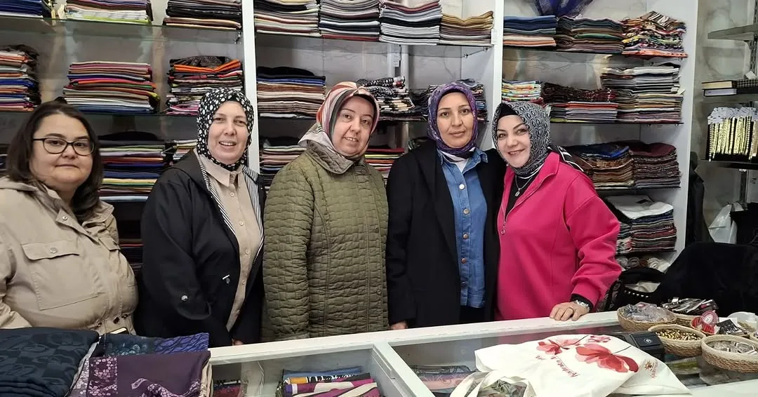 AK Parti Afyonkarahisar İl Kadın Kolları Esnaf Ziyaretlerini Gerçekleştirdi