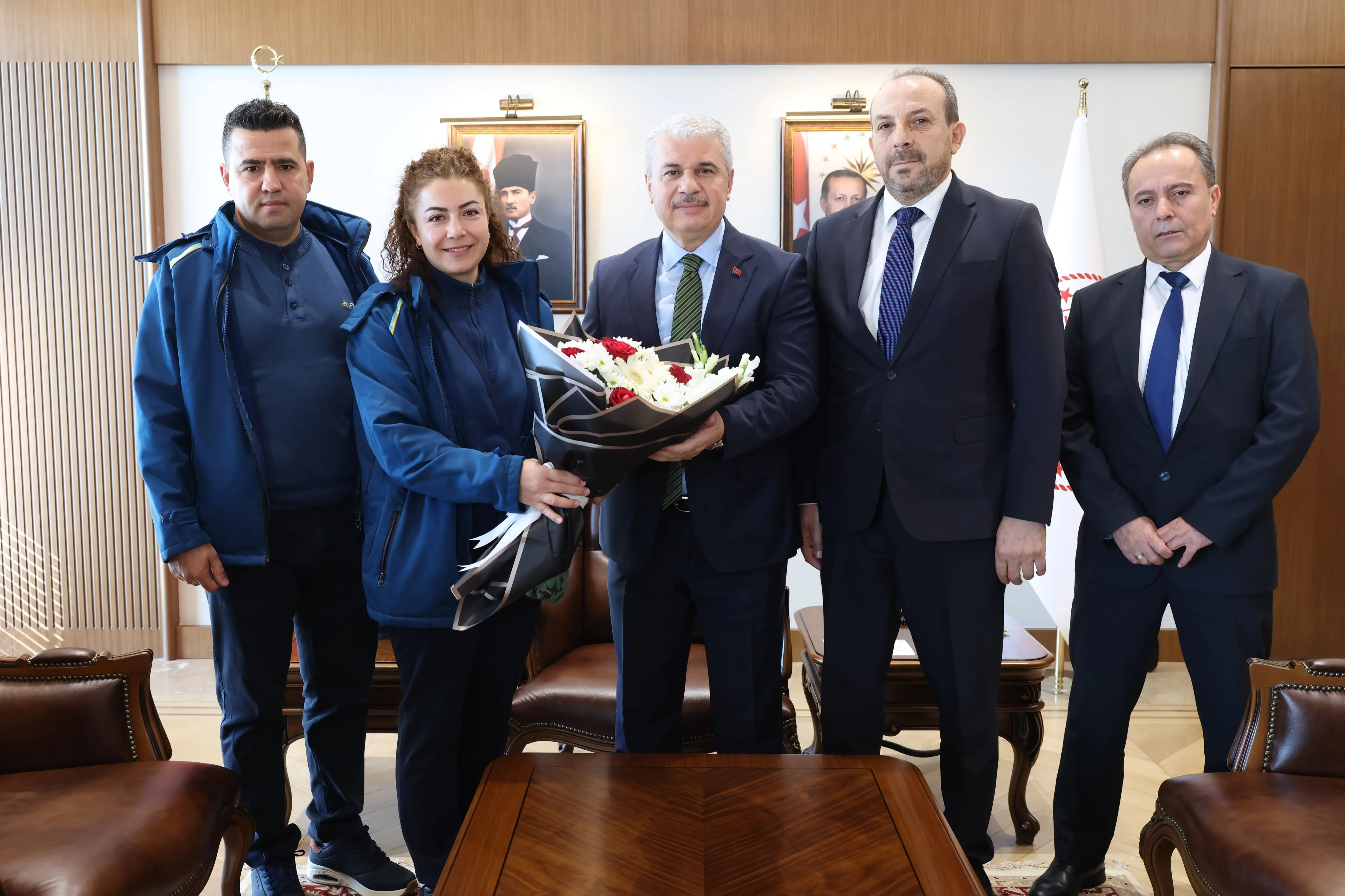 Vali İbrahim Akın, PTT'yi kutladı