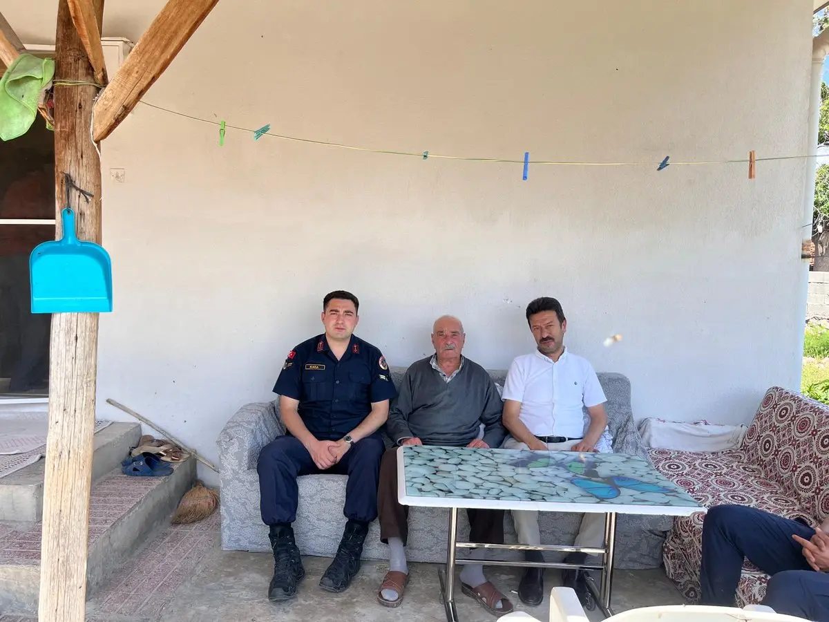 Şehit babalarına özel Babalar Günü ziyareti