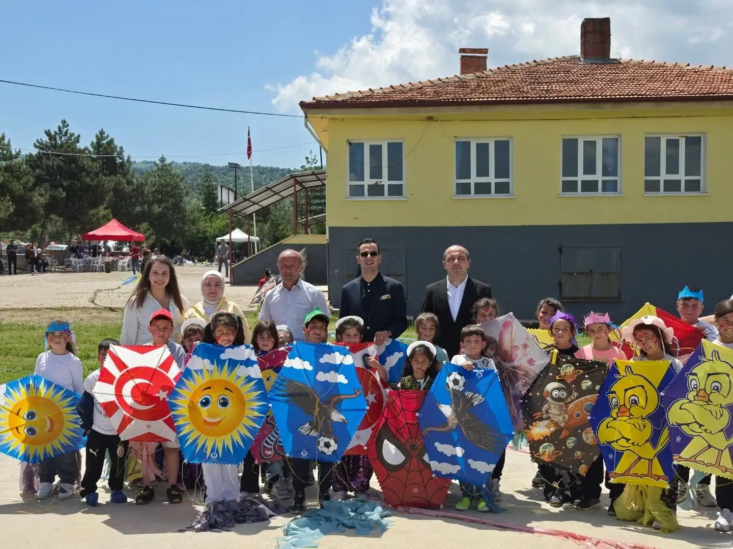Nuh İlkokulu'nda Geleneksel Uçurtma Şenliği Düzenlendi