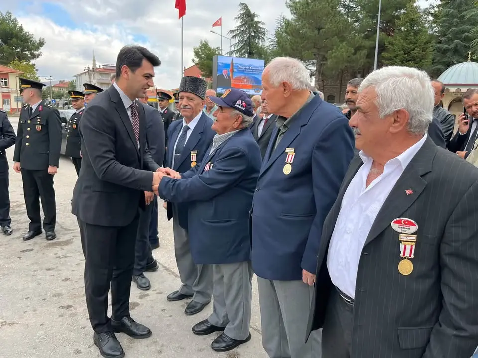 Gaziler Günü'nde Çelenk Sunma Töreni Düzenlendi
