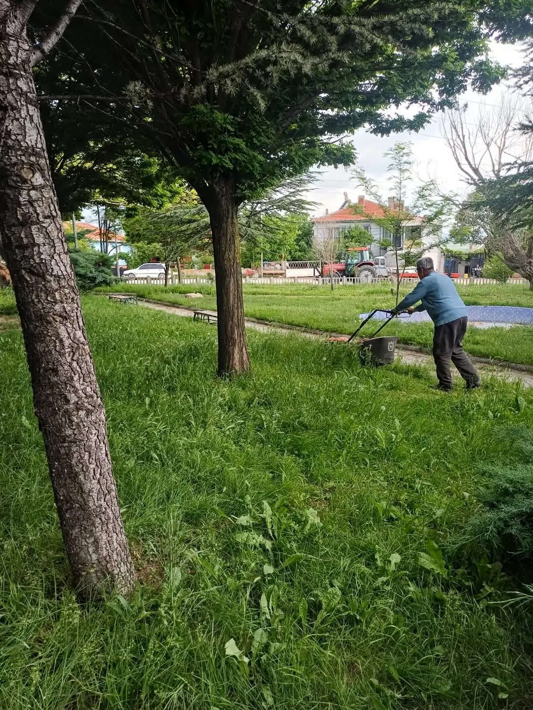 Seyitgazi'de Temizlik ve İlaçlama Çalışmaları