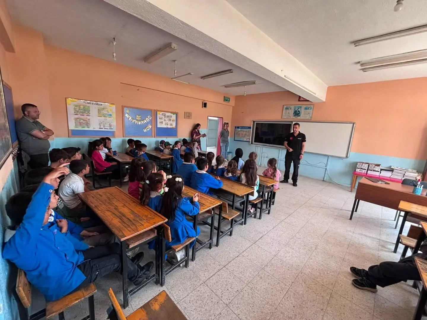 Fethibey İlkokulu'nda afet ve yangın eğitimi