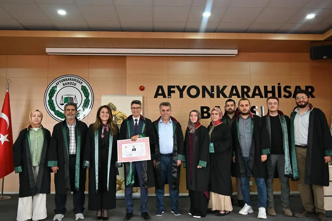Avukat Veli Akçil ruhsatını aldı