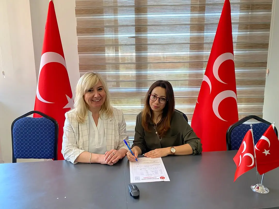 Gülistan Sarı, MHP'ye katıldı