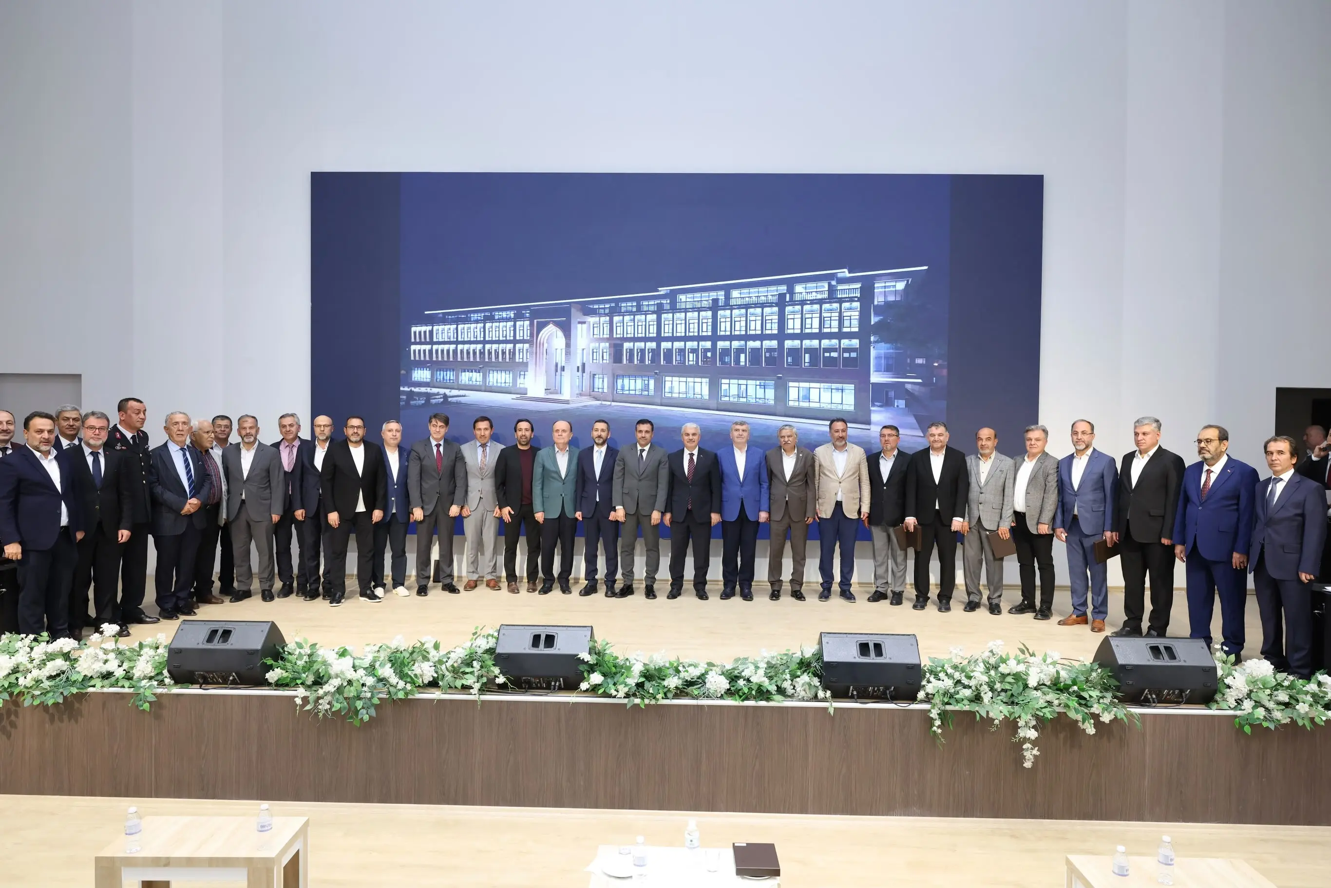 Hayırseverlere Plaket Takdim Edildi