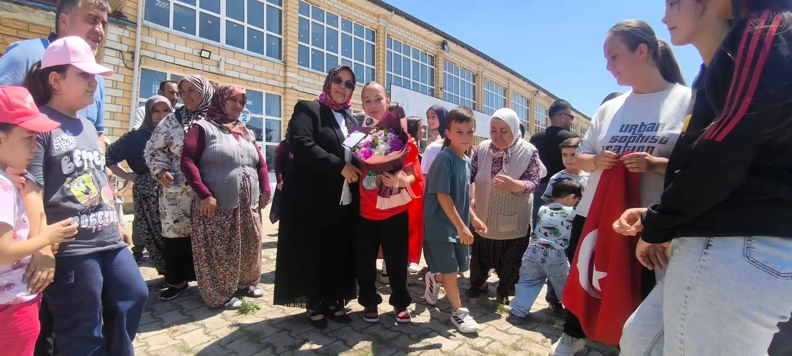 Asel Şenel, Çarıksaraylar'da Coşkuyla Karşılandı