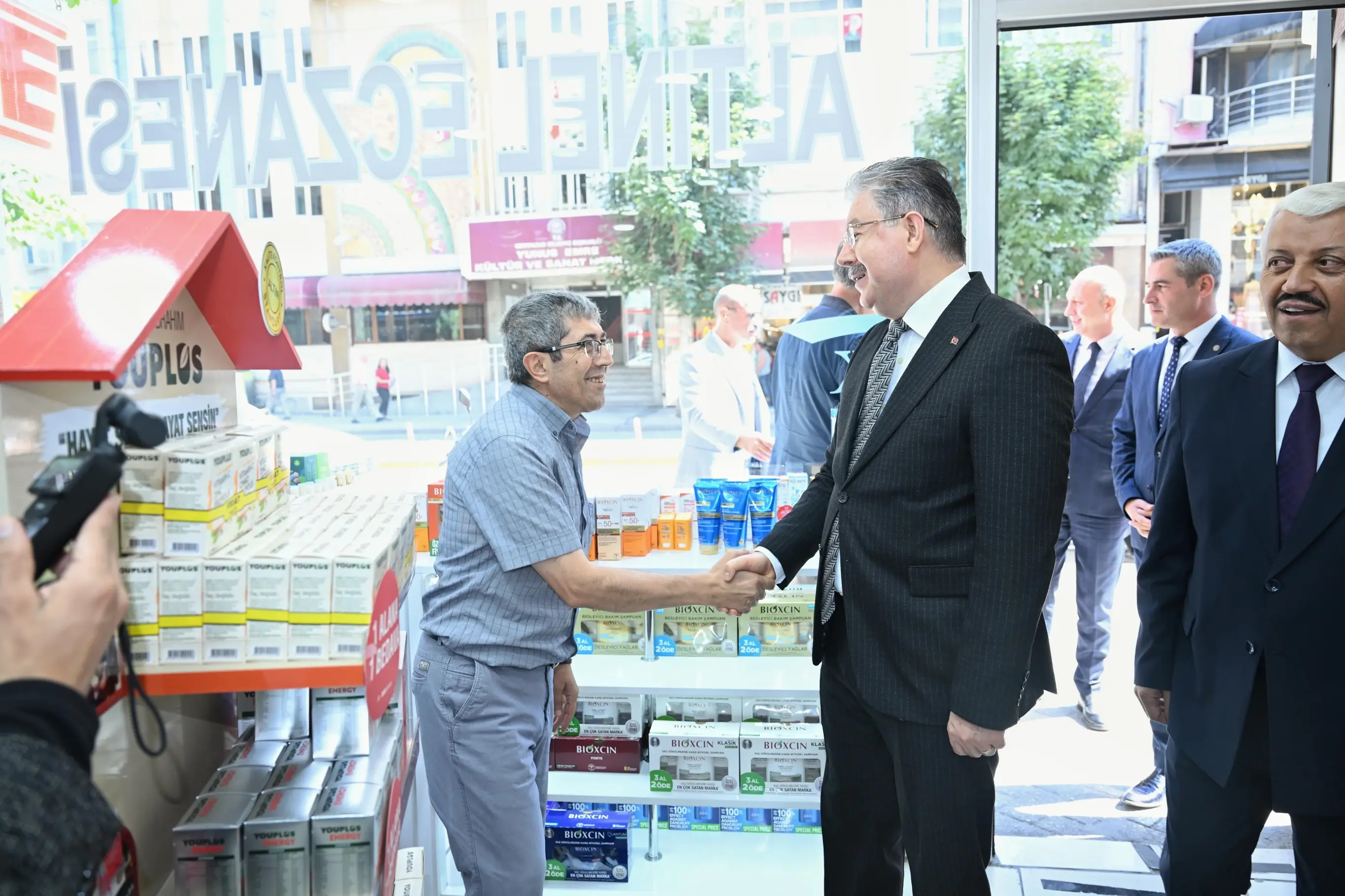 Vali Yılmaz, esnaf ziyaretinde bulundu