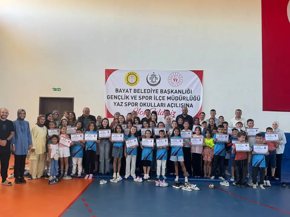 Bayat Belediyesi'nden Yüzme Kursu Sertifika Töreni