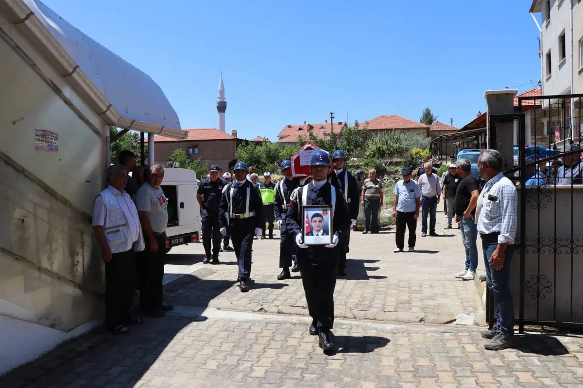 Trafik kazasında jandarma personeli hayatını kaybetti