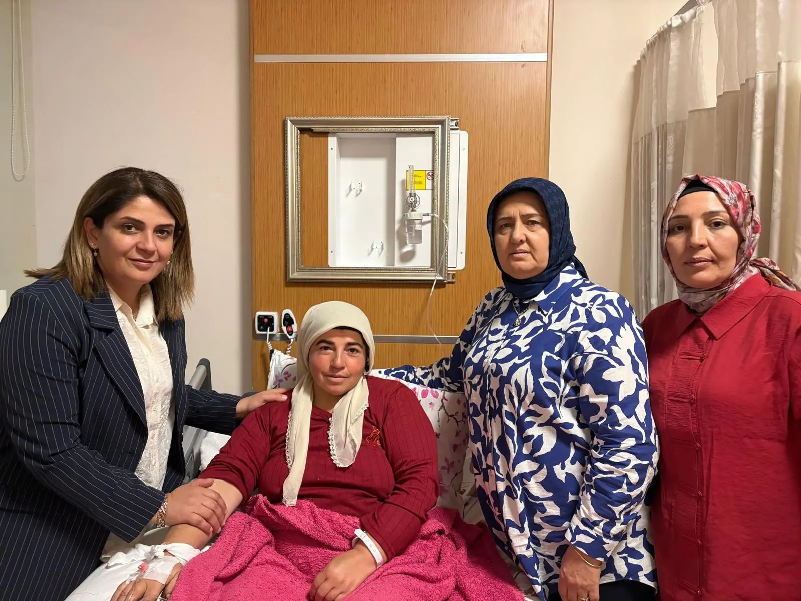 Kadın Kolları Başkanı'ndan geçmiş olsun ziyareti