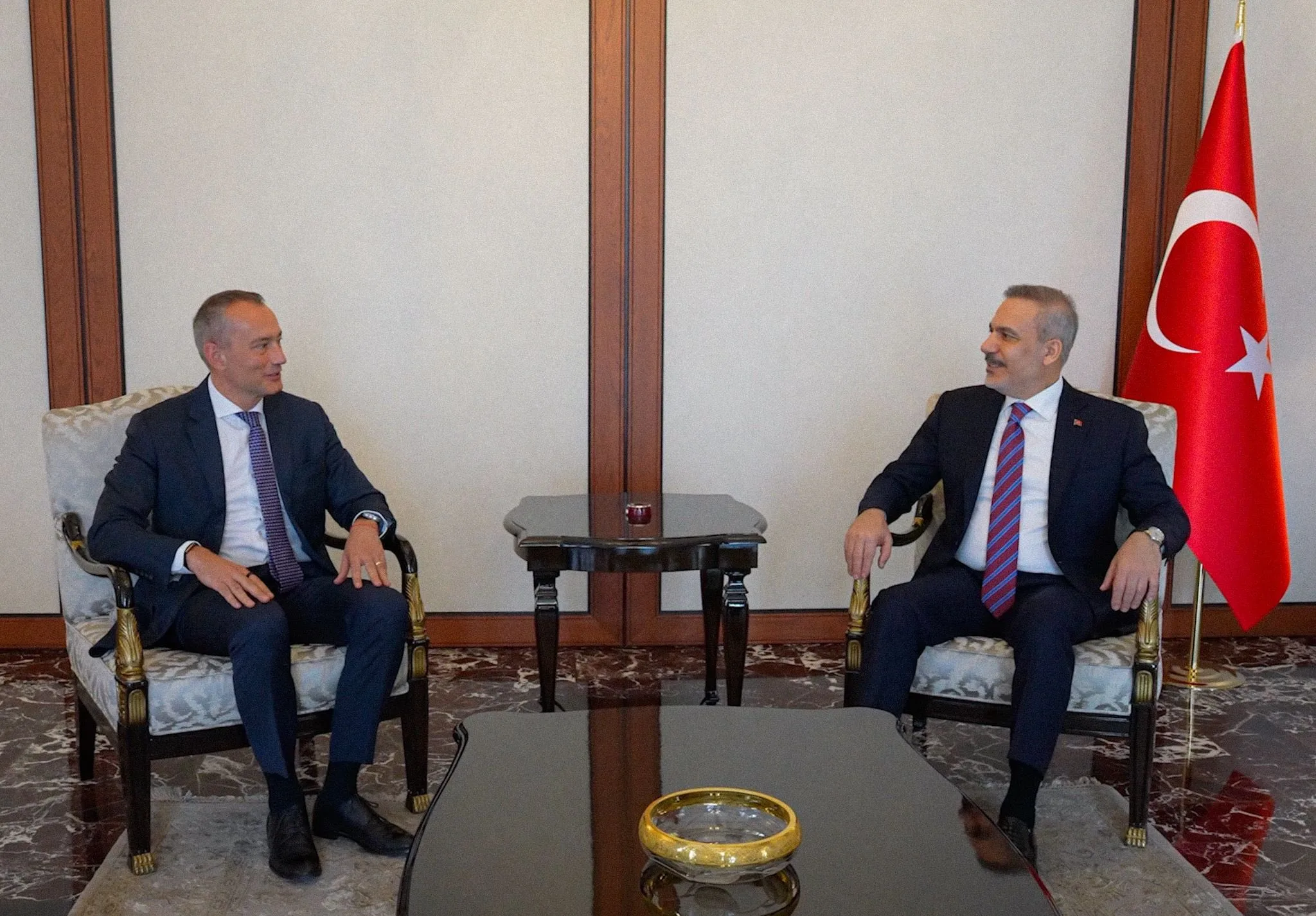 Hakan Fidan, Mladenov'u Kabul Etti