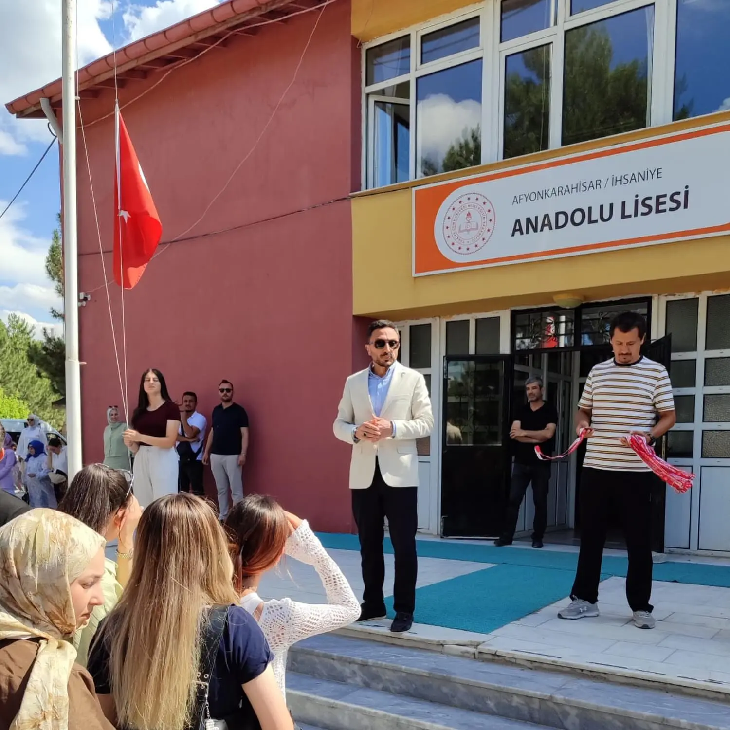 İhsaniye'de Öğrenciler Karnelerini Aldı