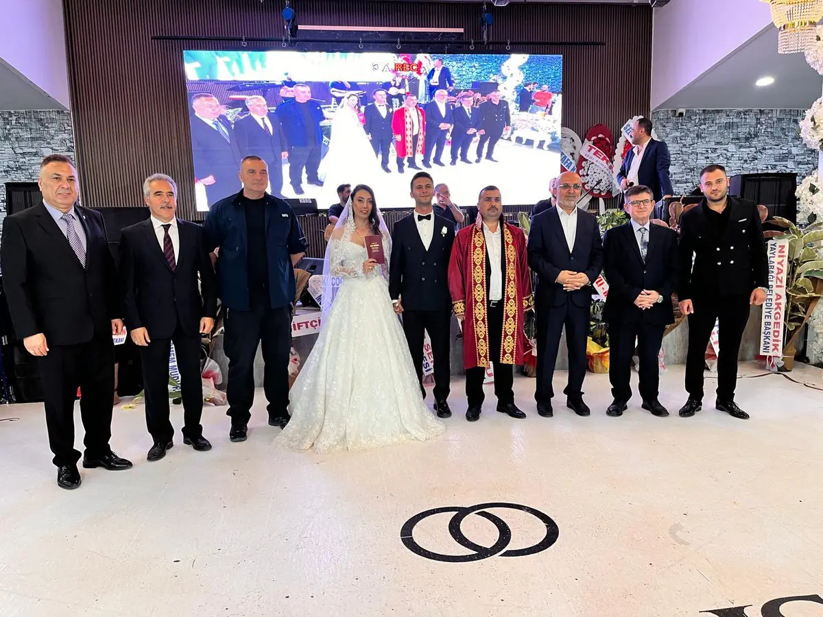 Afyonkarahisar'da nikah kıyma işlemleri sürüyor