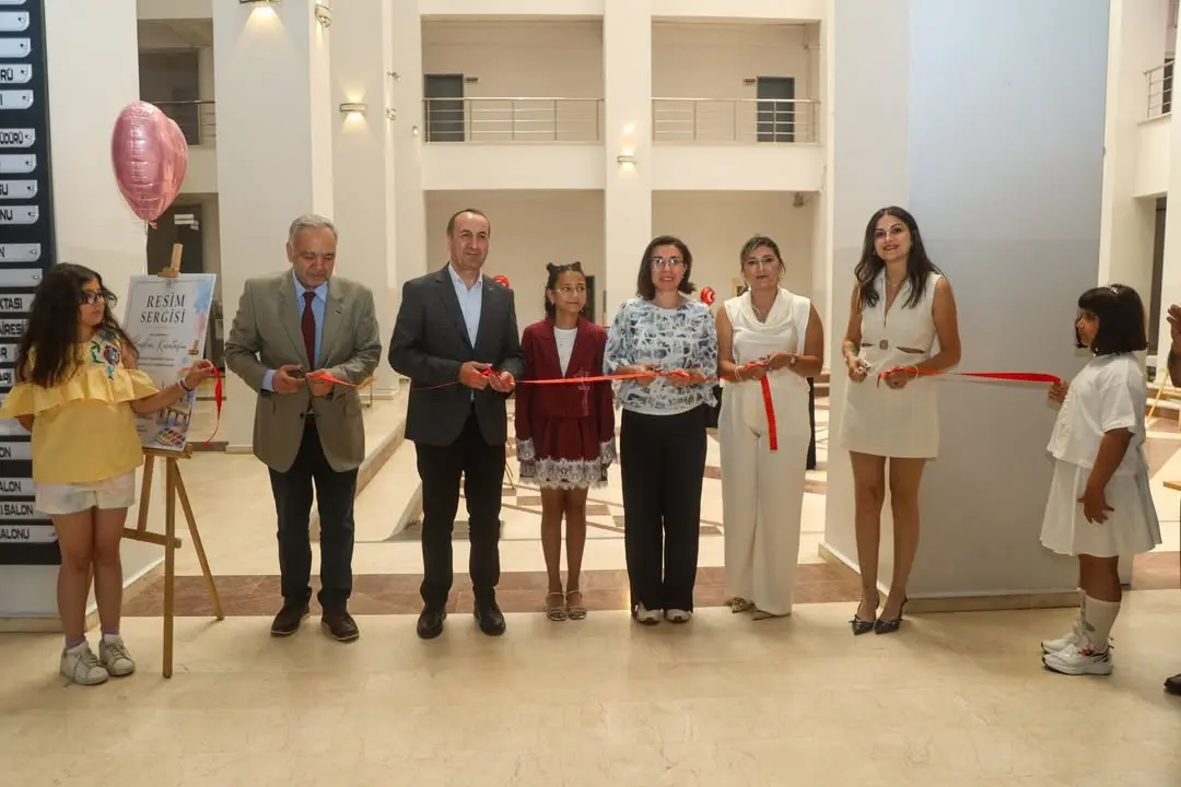Uşak'ta Genç Sanatçı Sergisi Açıldı