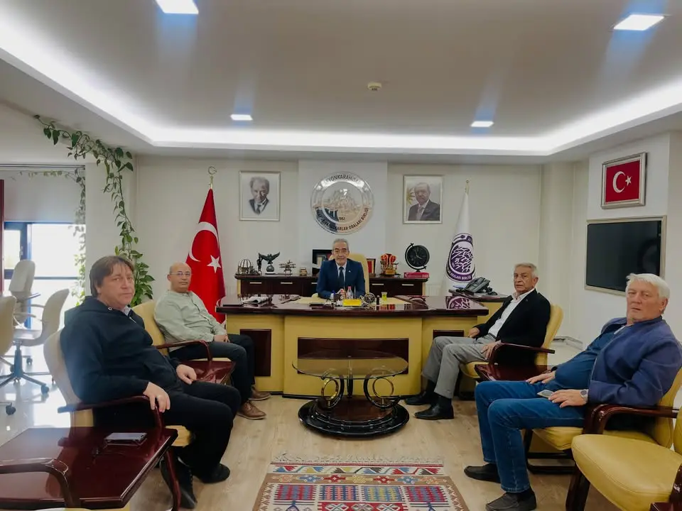Siyasi İsimlerden Esnaf Birliği'ne Ziyaret